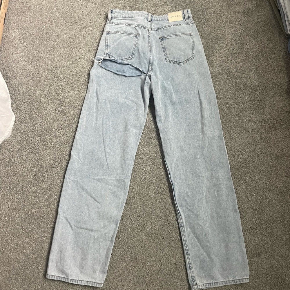 Motel Denim (Princess Polly) straight leg jeans. Size 4, Booty rip.
